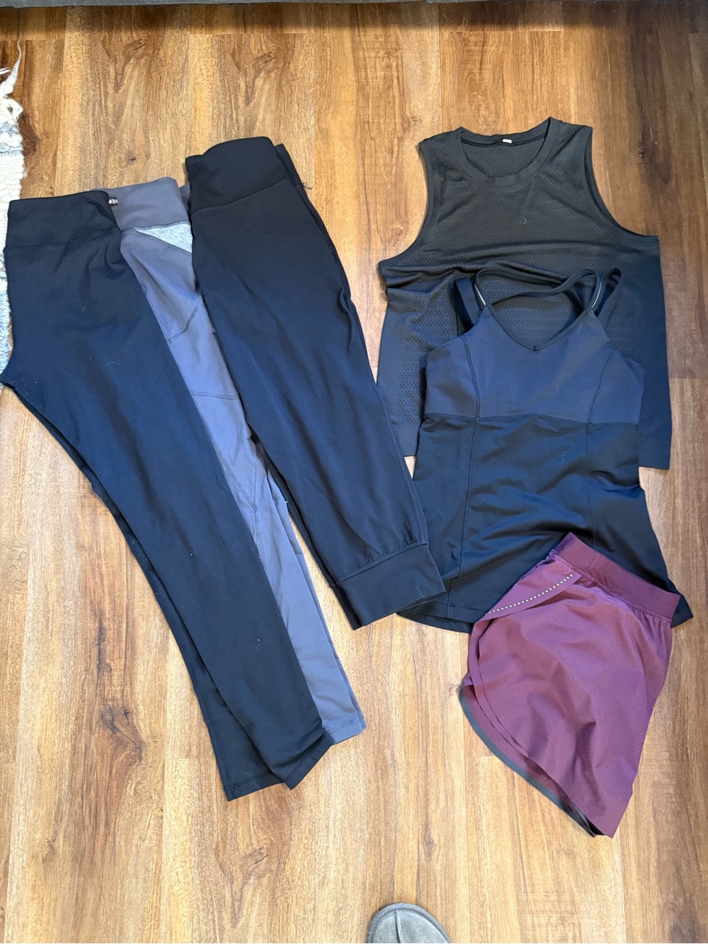 Black Women's Active Tank & Leggings Set with Burgundy Shorts ( size 8 )
